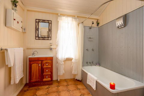 Dillons Cottage - Accommodation Broome 2