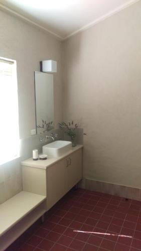 The Cottage At Riverside Farm - Accommodation Broome 3