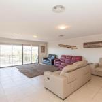 Eclipse 13 / 10 Nettin Circuit - Accommodation Broome 0