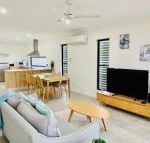 DAYDREAMING Airlie Beach Water views  only 200m to boardwalk. - Accommodation Broome