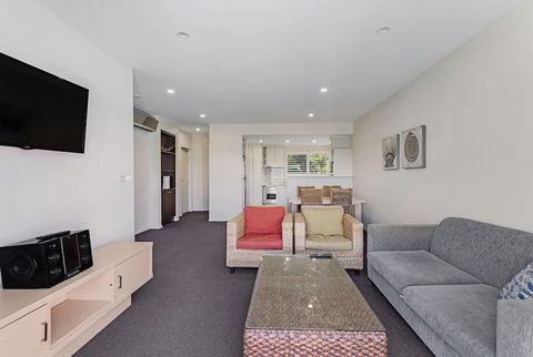 Pacific Blue Apartment 244 / 265 Sandy Point Rd - Accommodation Broome 5
