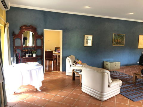 Gundaroo Manor Bed & Breakfast - Accommodation Broome 4