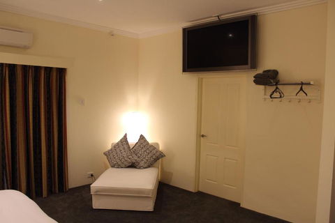 Gundaroo Manor Bed & Breakfast - Accommodation Broome 5