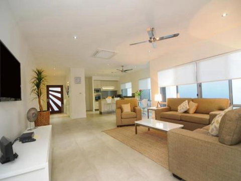 BEACH RETREAT At PALM COVE - Accommodation Broome 3