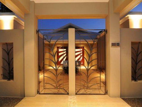 BEACH RETREAT At PALM COVE - Accommodation Broome 4