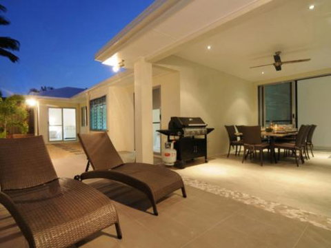 BEACH RETREAT At PALM COVE - Accommodation Broome 1