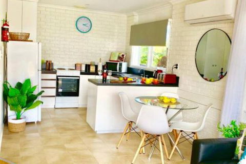 PARADISE COURT VILLA 1 Free Wifi - Accommodation Broome 0