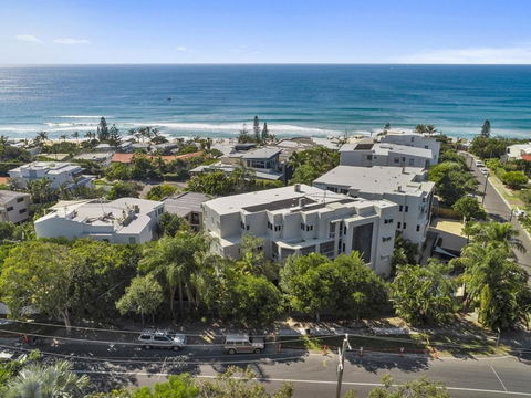Relax In Stylish Comfort Sunshine Beach - Accommodation Broome 5