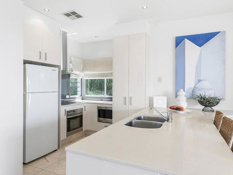 Relax In Stylish Comfort Sunshine Beach - Accommodation Broome 2