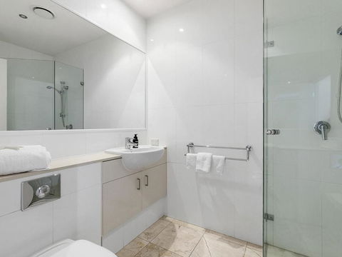 Relax In Stylish Comfort Sunshine Beach - Accommodation Broome 4