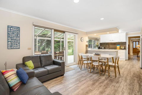 Hilltop Beach House: Newly Updated - Accommodation Broome 3