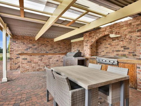 Wine Country Homestead Estate - Accommodation Broome 1