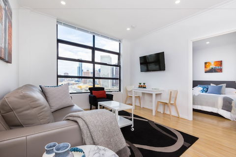 ROLAND, 1BDR Melbourne Apartment - Accommodation Broome 2