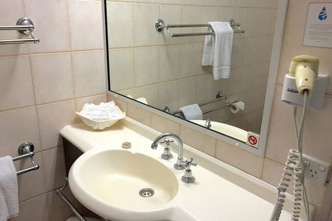 Country Gardens Motor Inn Toowoomba - Accommodation Broome 3