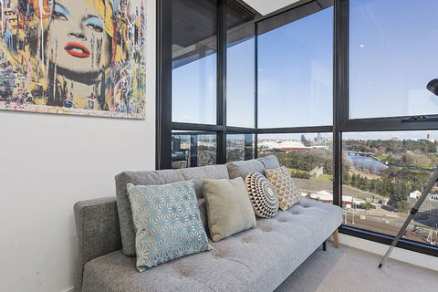 LAURENT Views Of MCG & Yarra River + Fed Square - Accommodation Broome 4