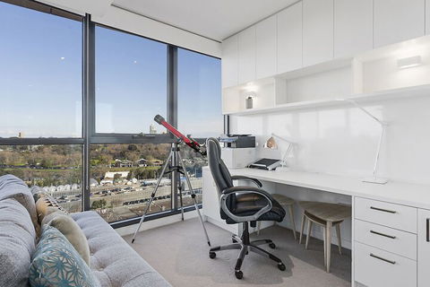LAURENT Views Of MCG & Yarra River + Fed Square - Accommodation Broome 3