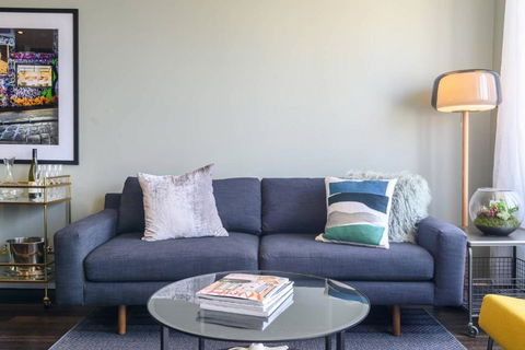 LUCY Stylish City Vibe & Views - Accommodation Broome 3