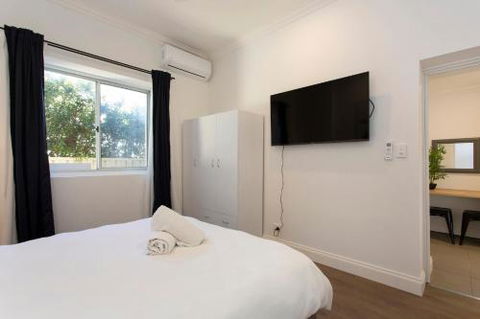 Dingo At White Gum Lodge - Accommodation Broome 6