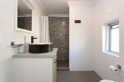 Dingo At White Gum Lodge - Accommodation Broome 1