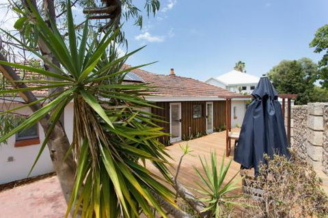 Dingo At White Gum Lodge - Accommodation Broome 5