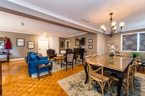 Hedge House- Luxury Space Style Location - Accommodation Broome 3