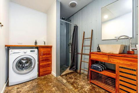 SUNSET BEACH SHACK On SURF - Accommodation Broome 1