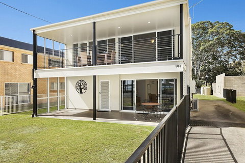 Ground Floor Air Conditioned Fabulous Waterviews Overlooking Pumicestone Passage - Accommodation Broome 0
