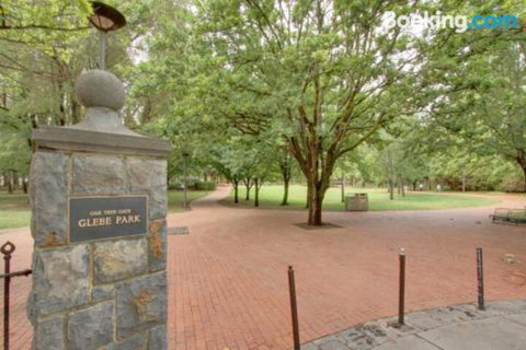 Cozy Homely Apartment CBR Central - Accommodation Broome 1