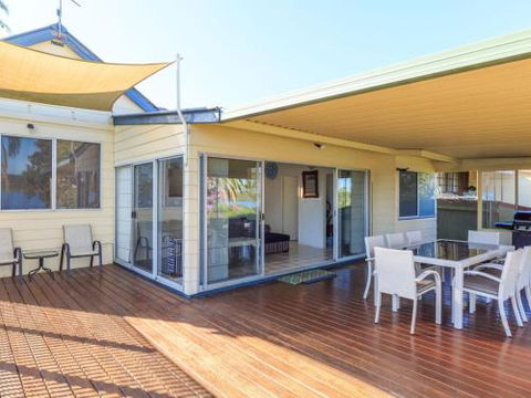 On Golden Ponds At Erowal Bay 4pm Check Out Sundays - Accommodation Broome 6