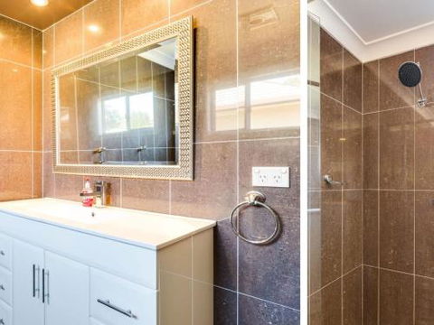 On Golden Ponds At Erowal Bay 4pm Check Out Sundays - Accommodation Broome 1