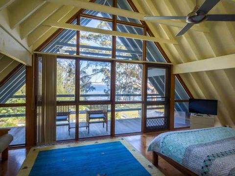 SORRENTO LAKESIDE Sanctuary Point 4pm Check Out Sundays - Accommodation Broome 1