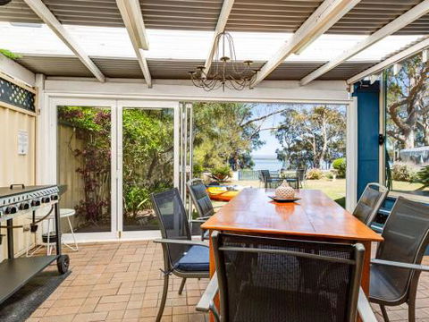 SORRENTO LAKESIDE Sanctuary Point 4pm Check Out Sundays - Accommodation Broome 2