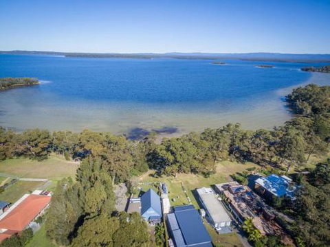 SORRENTO LAKESIDE Sanctuary Point 4pm Check Out Sundays - Accommodation Broome 0