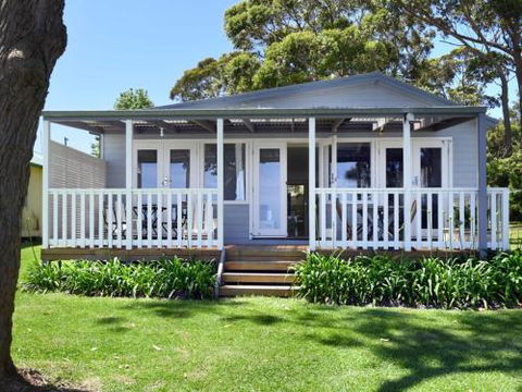 The Waterfront House 4pm Check Out Sundays - Accommodation Broome 0