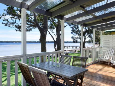 The Waterfront House 4pm Check Out Sundays - Accommodation Broome 1