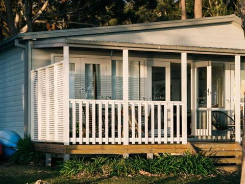 The Waterfront House 4pm Check Out Sundays - Accommodation Broome 5