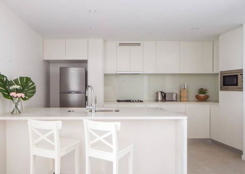 Spectacular City Views Pool & Free Parking - Accommodation Broome 2