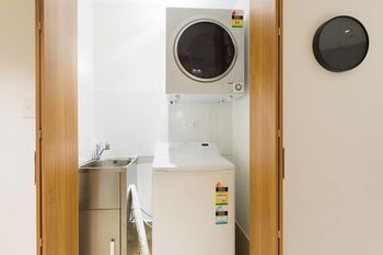 Brand New Heart Of City Executive Apartment - Accommodation Broome 2