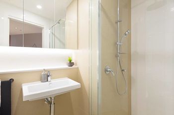 Brand New Heart Of City Executive Apartment - Accommodation Broome 1