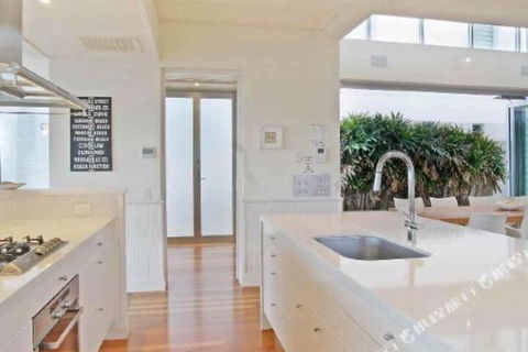 R & W Noosa Holidays 19 The Esplanade - Accommodation Broome 4