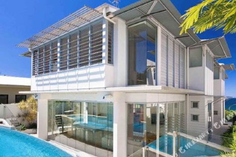 R & W Noosa Holidays 19 The Esplanade - Accommodation Broome 0