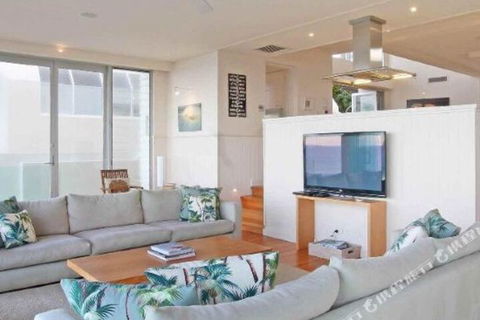 R & W Noosa Holidays 19 The Esplanade - Accommodation Broome 5