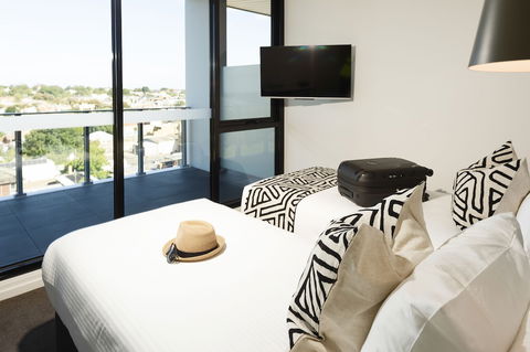 R Hotel Geelong - Accommodation Broome 2