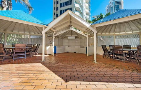 Absolute Beachfront With Views 2BR Apt - Accommodation Broome 0
