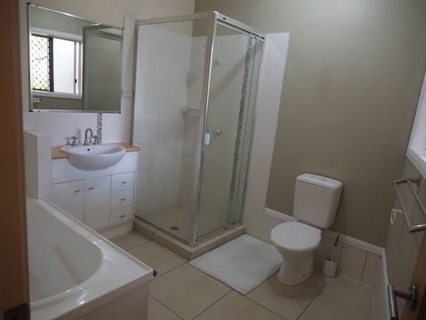 Queen Room With Airport Transfers Or Car Rental - Accommodation Broome 0