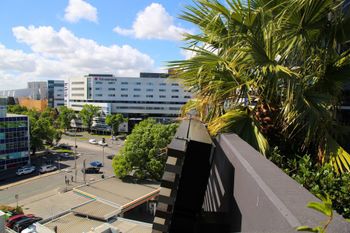 Modern Apartment With Pool & Spa - Accommodation Broome 1