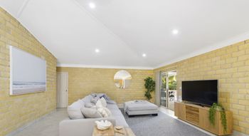BEACHSIDE HIDEAWAY BONNY HILLS - Accommodation Broome 3