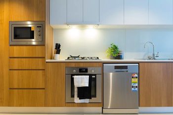 Compact Brisbane Pad With 2 Bedrooms - Accommodation Broome 4