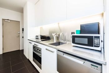 Executive Two Bed Penthouse Studio In The City - Accommodation Broome 2