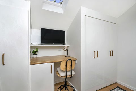 Private Garden Apartment Minutes Walk To Station NBN01 - Accommodation Broome 1